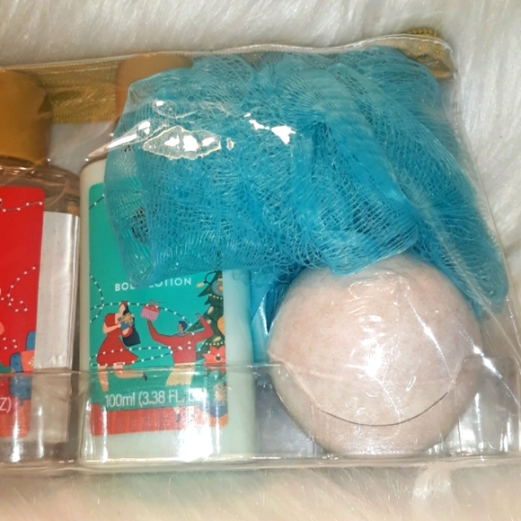 NWT Modern Expressions Bath Pouch 5 Pc. Giftset - Picture 6 of 8